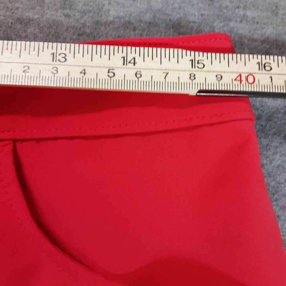 Weekends Womans Shorts Size 1 (Med), Red Front Pockets, Zip/Snap Closure/Spots? - Picture 5 of 8